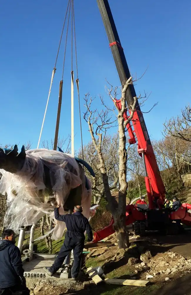 on-site animatronic dinosaur installation process