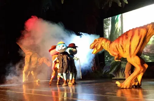 Advanced theatre special effects and prop
