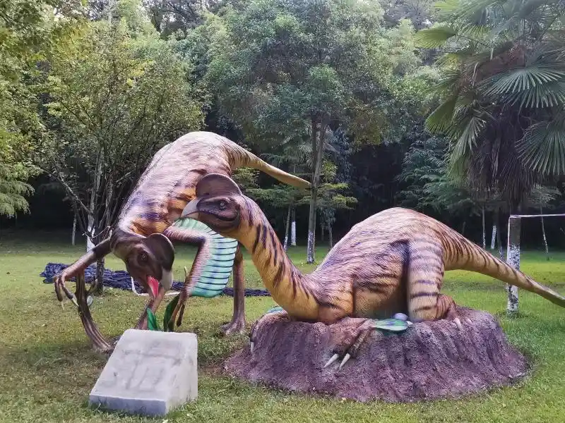 Which dinosaur was as fast as a cheetah? Gallimimus animatronic model - fastest dinosaur reaching 30-40 mph speed for museums and theme parks