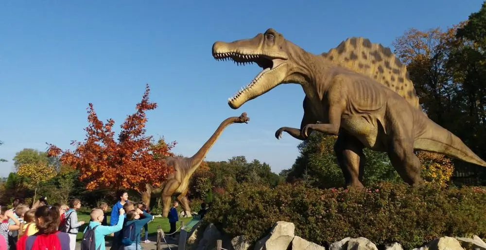 Completed dinosaur theme park attraction with visitors — the experience level behind every realistic dinosaur theme park cost plan